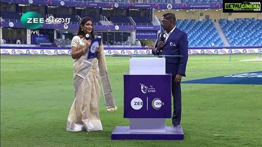 Sastika Rajendran Instagram - It feels so surreal to stand beside these legends of cricket that I always forget to click pictures 🥲 But I am glad, some of you are watching the game and are kind enough to send me this 💕 நன்றி! #Blessed #ILT20 #DpWorldILT20 #Dubai #ThankYou
