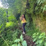 Sastika Rajendran Instagram – Was swiping to see which picture to post! 
Hmmm 🤔?
Why not everything! 🤪🥳
Also yes, I visit The Nilgiris like going to மளிகை கடை! 🧿😉🍀

 #reels #trendingreels #trending #trendingnow #pose #Ooty #travel #travelgram