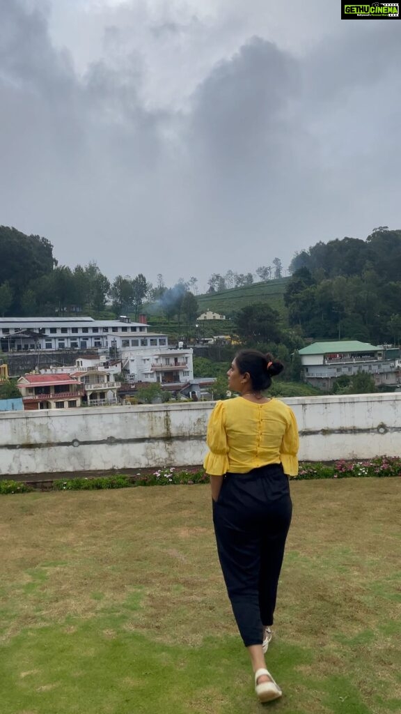 Sastika Rajendran Instagram - Lucked out being a mountain girl’ ⛰ 👼 Sterling Tea Factory