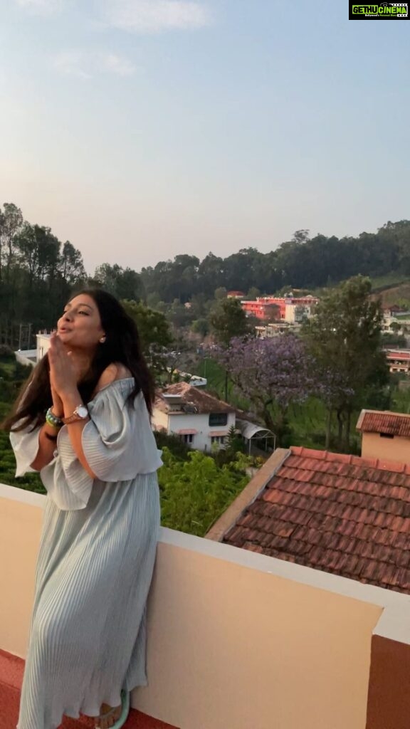 Sastika Rajendran Instagram - A place full of infinite childhood memories 💕 #Ooty #Coonoor #Kotagiri #queenofhills A mini solo vacay to my favourite place ❤️ Met a couple of friends 👯‍♀️ Had avara udhuka made with love 💗 Ran towards the school compound 🏫Took a tea break with @rinigloria ☕️ Cuddled myself in the cold weather 🥶 Left a piece of my heart there 💜 Back to business tomorrow 🎥 😮‍💨 #solo #solotravel #instagood Ooty & Coonoor, Nilgiri Hills, Tamil Nadu