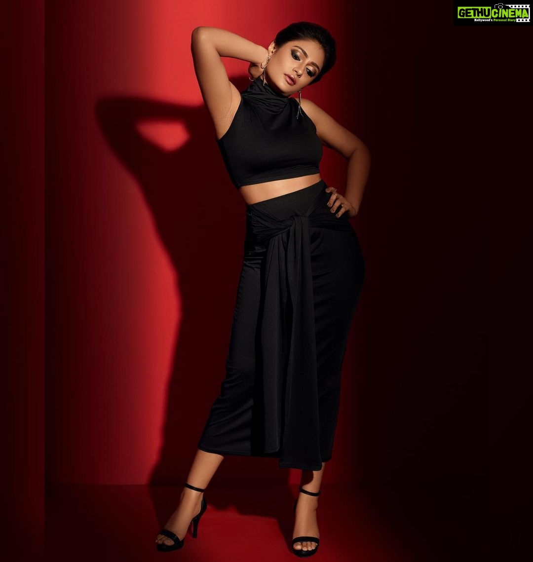 Sastika Rajendran Instagram - 💣 💃 @swetha.raghul 📸 @vigneshkumarphotography Chennai, India