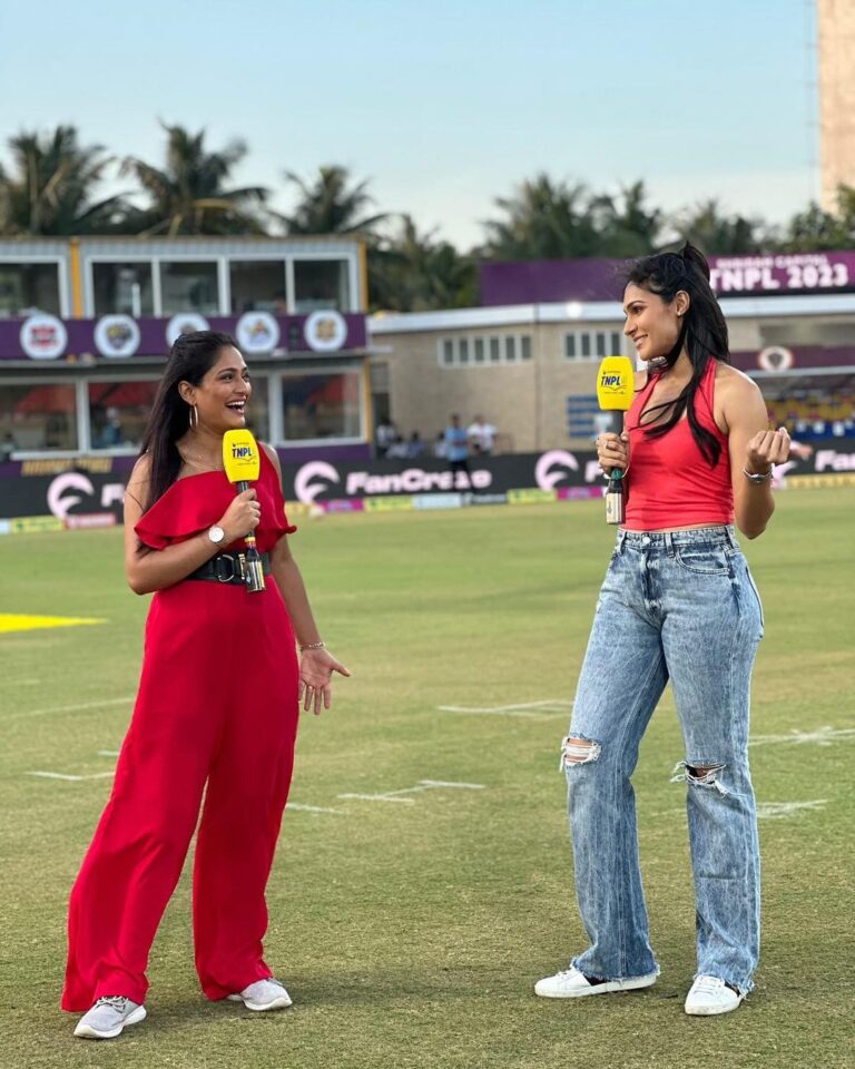 Sastika Rajendran Instagram - @therealandreajeremiah Chose her “first song” for this picture since it’s her “first solo concert” in #Coimbatore 💕 #TNPL #TNPL2023 #LycaKovaiKings #TNPLonStar #NammaOoruNammaGethu 🏏🏏🏏 Sri Ramakrishna College of Arts and Science