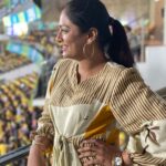 Sastika Rajendran Instagram – Into the finals we goooooo!!! 

#CSK ku periya periya periya #WhistlePodu 🥳🥳🥳

PC : @vishnowarrier Chepauk Stadium
