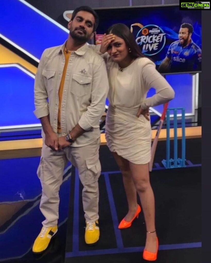 Sastika Rajendran Instagram - Debut IPL with the Don of IPL Thank you machan 💫 Thoroughly enjoying it. Taking all the learning from the legends. And being thankful for it. Styled by @mrignain for #TataIPL2023 on @starsportstamil நன்றி 🙏🏽🙏🏽🙏🏽 Mumbai