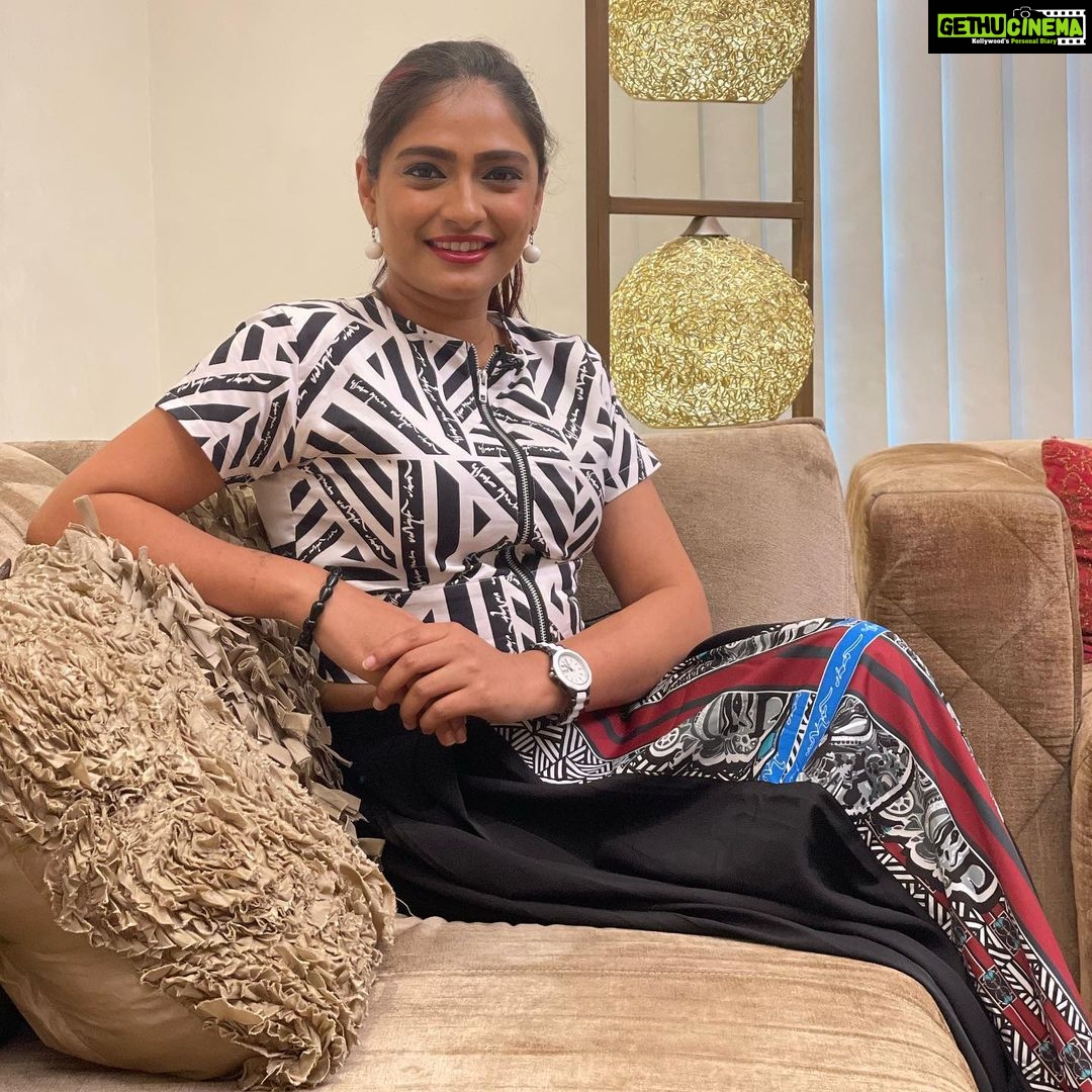 Sastika Rajendran Instagram - The #CSK song composed by @musicsanthosh is π₯π₯π₯ Vibe panna ready aagunga! The biggest battle #MIvsCSK is here!!! Live action on @starsportstamil πΊ Styled by @hqrukmini Wearing #Purisi by @vinosupraja β€οΈππ½ #MIvsCSK #IPLonStar