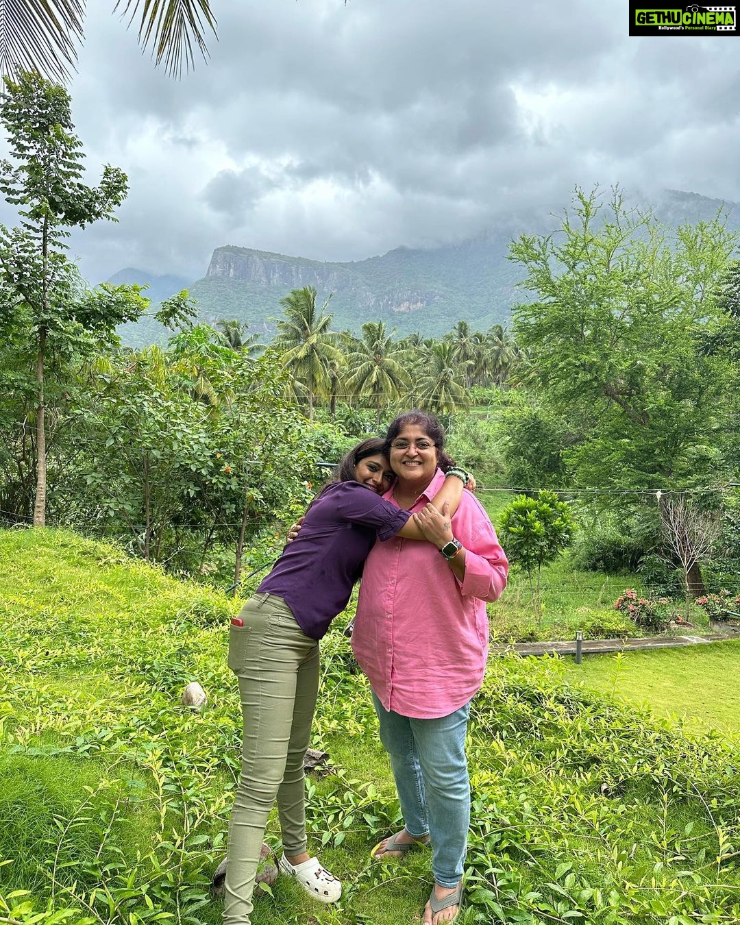 Sastika Rajendran Instagram - Happy birthday @aparna.rajkumar ❤️❤️❤️ 😘😘😘 Thank you for always treating me like your own, thank you for always being warm and kind, thank you for inspiring so many women out there, thank you for everything you do to us ❤️ Love you mummy ji 😘 Go rock this world another year around the sun but mostly Coimbatore 🤣🤣🤣🙌🏽🙌🏽🙌🏽🫶🫶🫶🧿🧿🧿