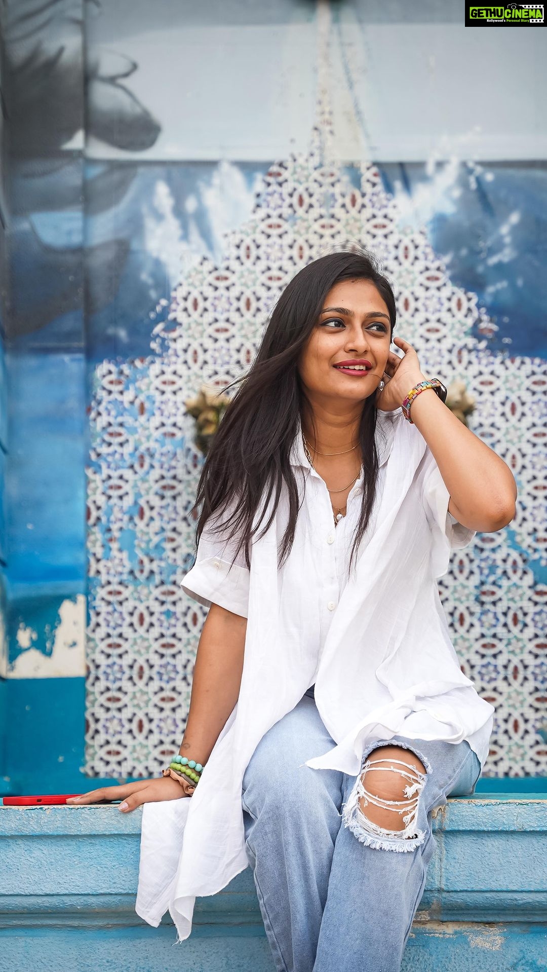 Sastika Rajendran Instagram - It’s a beautiful day yay yay yay 🤩🤩🤩 Captured by the talented @manoj_soundararajan 🙌🏽 Can’t thank you enough for the efforts you’ve put! Nandri. #blessed #Dubai #Instagood #ThankYou #2023