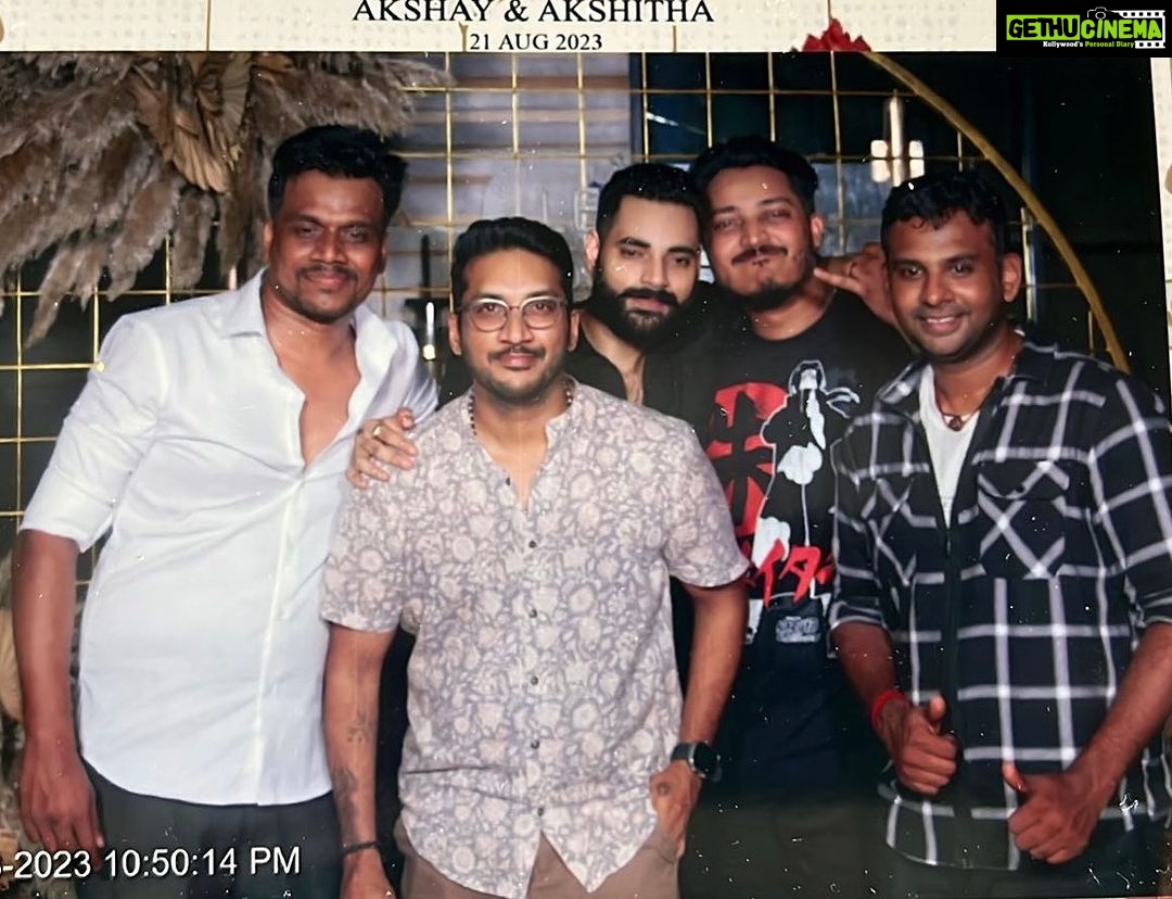 Sathish Krishnan Instagram - Ellarum Enna pudichu balance panni nikaranga. Theliva irukarthu na mattum dhan perumaiya irukku da @akshay.sundher . @harish_dop @editorcpranav ,Abinav n Pravesh EVANUNGA KOODA SERAKODATHU.