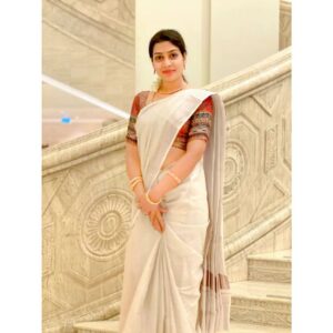 Satna Titus Instagram - ✨🌹

#onam2023 #celebrationmode #keralatraditional #sareelove #drapedinmymom ❤🥰

📸 @karthik.krfilms♥️😘