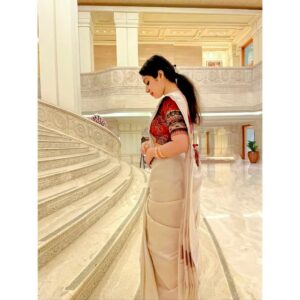 Satna Titus Instagram - ✨🌹

#onam2023 #celebrationmode #keralatraditional #sareelove #drapedinmymom ❤🥰

📸 @karthik.krfilms♥️😘