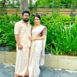 Satna Titus Instagram - Wishing you a Colourful and Prosperous Celebration.. Happy Onam! 🥰🌸🌸 #onam2023 #happythiruvonam #onamcelebration #keralatraditional #onamsaree #drapedinmymom ❤🥰