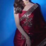 Saumya Tandon Instagram - Some videos don’t need a caption they just need to be felt. BTW wearing my mothers wedding jewellery, she had tears in her eyes when she saw the video. Mumbai, Maharashtra