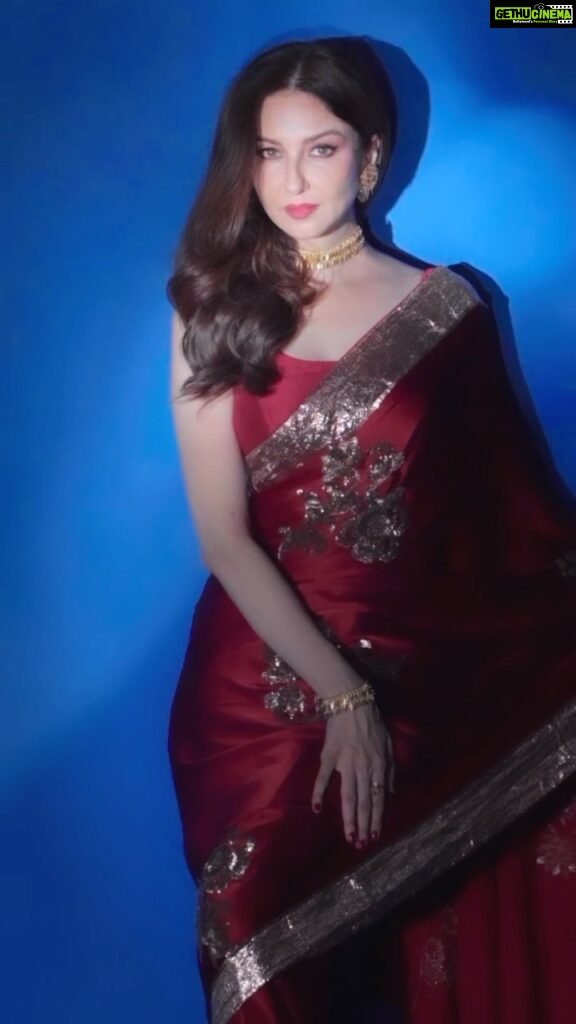 Saumya Tandon Instagram - Some videos don’t need a caption they just need to be felt. BTW wearing my mothers wedding jewellery, she had tears in her eyes when she saw the video. Mumbai, Maharashtra