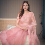 Saumya Tandon Instagram - Saree love! Ready for the aarti and visiting friends and taking blessings from Bappa. #saumyatandon #saree #sareelove Shot by @deepak_das_photography Saree @thesilksaga Styled by @shalu_jaiswani Hair by @jyoti_gabit Mumbai, Maharashtra