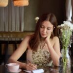 Saumya Tandon Instagram - Those moments when I am my own company and I am face to face with my feelings and we are standing in front of each other honest. Honest with my desires and dreams and defeats. That’s the time I can write. This lovely place is @baojiasianhome shot by @deepak_das_photography Baoji Asian Home Mumbai