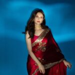 Saumya Tandon Instagram - 🌹 #saumyatandon #saree #red #redsaree Mumbai, Maharashtra