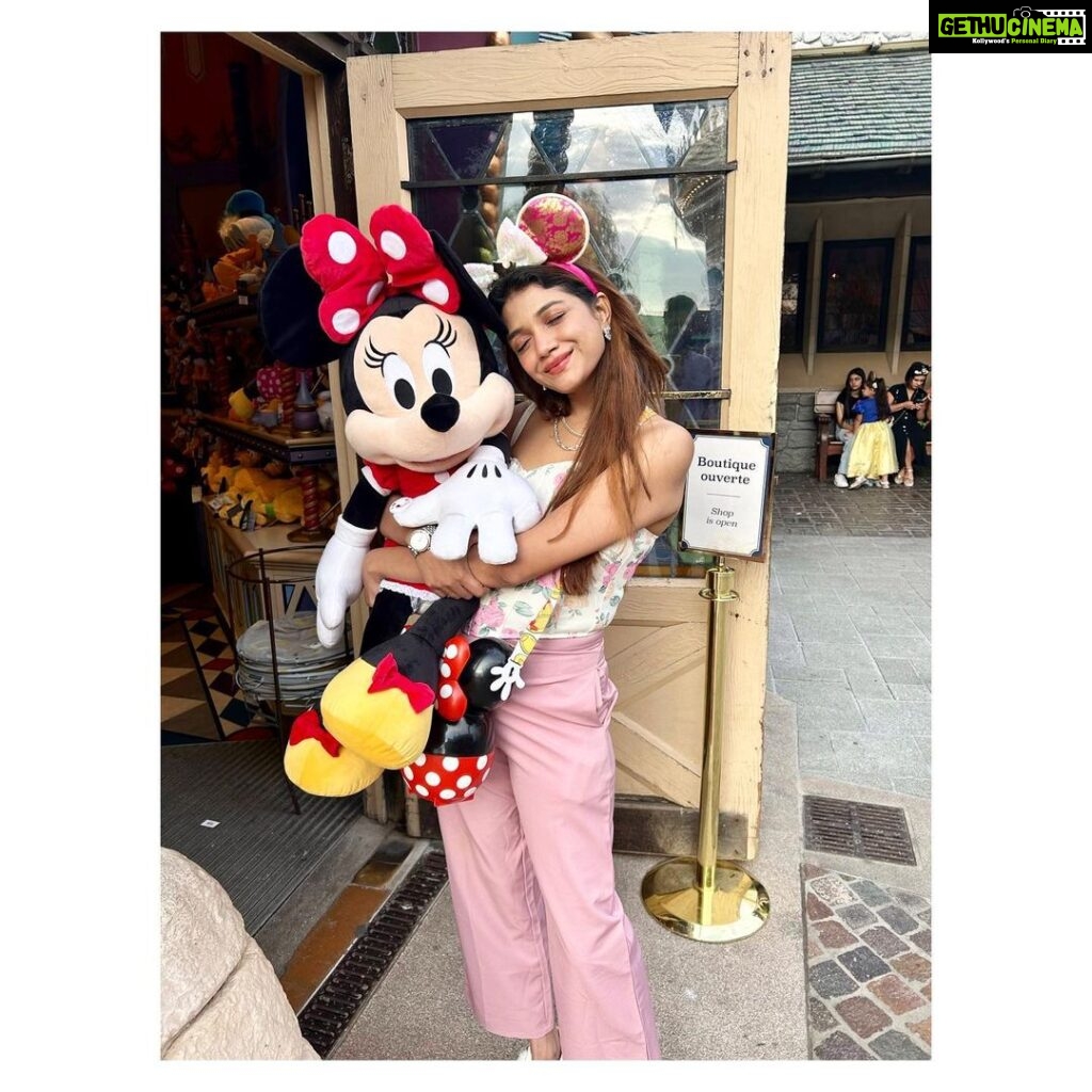 Sauraseni Maitra Instagram - All things MICKEY!!! 😍😍🥰🥰 #mickey #mickey90 #mickeymouselover Disneyland Paris