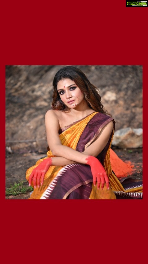 Sauraseni Maitra Instagram - The embodiment of power: the giver of supernatural abilities- She is Siddhidhatri She is You! @sauraseni1 @somnath_roy_photography @shayakchakraborty #rangoliindia #Rangoli #saree #womenswear #indianwear #ethnicwear #youth #traditional #traditionalwear #indowesternfashion #onlineshopping #style