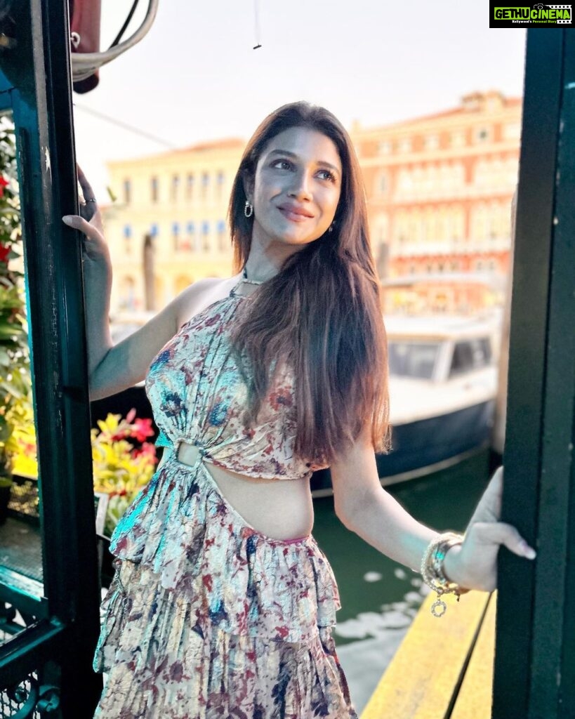 Sauraseni Maitra Instagram - Penne for your thoughts?! 😋🍝 #latepost #throwback #venice #italy #europeansummer #travelgram Rialto Bridge, Venice, Italy