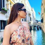 Sauraseni Maitra Instagram – Left a pizza my heart in Venice! 🤩🍕

#summer #venice #italy #italiansummer #travel #travelgram #gondola Venice, Italy