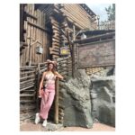 Sauraseni Maitra Instagram - Definitely “THE HAPPIEST PLACE ON EARTH “ 😍😍😍💃🏻💃🏻🥰 #disneyland #takemeback Disneyland Paris