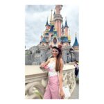 Sauraseni Maitra Instagram - Definitely “THE HAPPIEST PLACE ON EARTH “ 😍😍😍💃🏻💃🏻🥰 #disneyland #takemeback Disneyland Paris