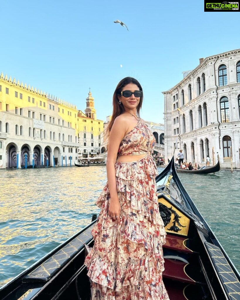 Sauraseni Maitra Instagram - Penne for your thoughts?! 😋🍝 #latepost #throwback #venice #italy #europeansummer #travelgram Rialto Bridge, Venice, Italy