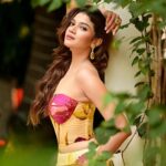 Sauraseni Maitra Instagram - 🌸🌸 For @anandalok_abp Thank you @angshu_esque 😘😘 Photographed by @siladitya_dutta Makeup and hair by @aficionado_arianator_official Styled by @style_by_madhab Thank you @bipradip_chakraborty #anandolok #abp #pujabarshiki #anandalokpujabarshiki #editorial #instafashion #instadaily