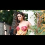Sauraseni Maitra Instagram - আনন্দলোক পূজাবার্ষিকী ft সৌরসেনী মৈত্র #anandalokXSauraseni #reelitfeelit #fashionreels ফোটোগ্রাফি : শিলাদিত্য দত্ত ভিডিও : বিপ্রদীপ চক্রবর্তী মেকআপ : সাধভিকা দেবশর্মা স্টাইলিং : মাধব সরকার পোশাক : রিমি নায়েক গয়না : সারা কস্টিউম জুয়েলারি লোকেশন : দ্য ভবানীপুর হাউস ফুড পার্টনার : সপ্তপদী