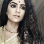 Sayantani Ghosh Instagram – “Acting is not about being someone different. It’s finding the similarity in what is apparently different, then finding myself in there.” -Meryl Streep 

#lovemyjob #lovemylife #actor #artist #actorlife #passion #love 🎥❤️