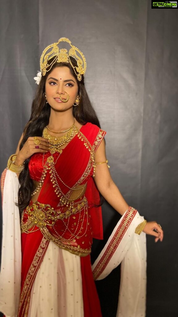 Sayantani Ghosh Instagram - 🔱Throwback ... .. Playing Goddess Parvati onscreen was so special .. and ofcourse being a part of those dance sequences always gives me immense joy ❤ #lovemyjob #lovebeinganactor ... Feel so happy that my profession enables me to depict such a variety of roles .. And depicting a mythological character onscreen is always special 🔆 #throwback #dance #bts #lovedancing #dancelove #mythology #goddess #goddessparvati #actor #actorslife #love #sayantanighosh ❤