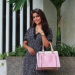 Sayantani Ghosh Instagram – 🌻Sundaying with @accessorizeindiaofficial 🌻
.
.
📸 @ii_rick_ii
#sunday #accessorizeindia #accessorize #accessorizer #fun #sundayfunday #september #virgo #bags #handbags #gifted #collaboration #cool #casual #chic #fashion #style #fashiongram #instalike #sayantanighosh #love