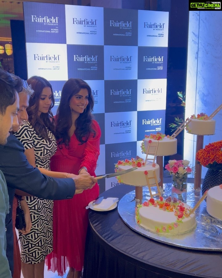Sayantani Ghosh Instagram - Congratulations @fairfieldbymarriottmumbai on your 1st anniversary ... best wishes 😊🎉🎈 N thank you for hosting us so well .. . . #ffmanniversarydinner #ffmdinner #oneyearffm #FairfieldByMarriot #FairfieldByMarriotMumbai #Marriot #MumbaiHotels #Mumbai #FairfieldByMarriotMumbaiFirstAnniversary #Ayearofmemories #unforgettableExperience #Hospitality