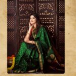 Sayli Patil Instagram - आजचा रंग ✨ हिरवा . Saree @vastrarupamsilks Blouse @sai_ladies_tailors Stylist @styled.by.janhavi Jewellery @riivaa_thejewellerystudio Makeup artist @snehalgolandemakeupartist Photographer @golandeyogesh