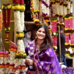 Sayli Patil Instagram - When we went #Ganeshotsav flower shopping with @sayliipatil in the city . . #saylipatil #ganeshotsav #GanpatiBappaMorya #flowers #pune #punetimes #exclusive Pune, Maharashtra