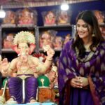 Sayli Patil Instagram - When we went #Ganeshotsav flower shopping with @sayliipatil in the city . . #saylipatil #ganeshotsav #GanpatiBappaMorya #flowers #pune #punetimes #exclusive Pune, Maharashtra