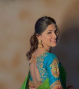 Sayli Patil Instagram - 🦚 

Styled by @labelsonalesawant 
Saree by @kasatsarees 
Blouse by @labelsonalesawant
Makeup @punemakeupartist__bshree 
Picture by @kaustubh_gokhale