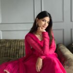Sayli Patil Instagram - Love. Happiness. Modaks. Flowers. Colours. 🌸🌹💫🙏 10 days of Pure love:) गणपती बाप्पा मोरया