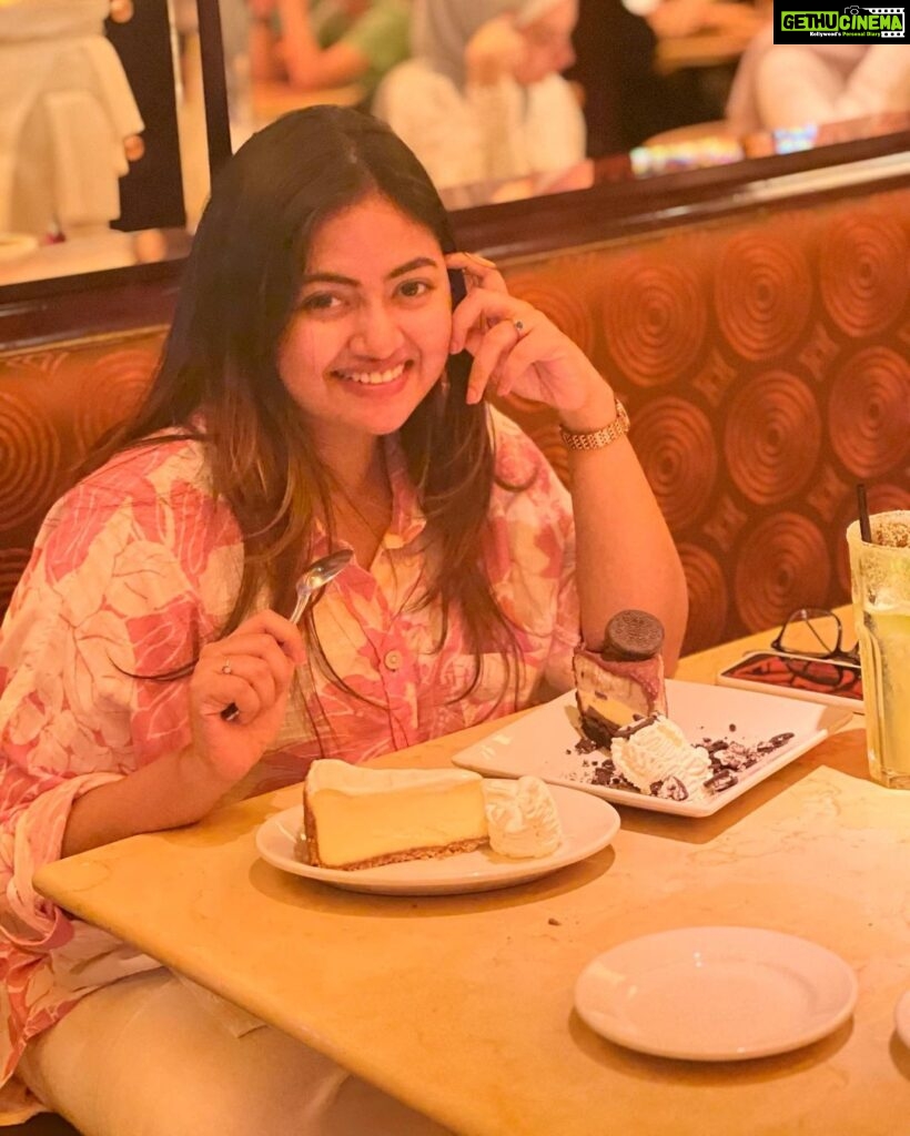 Shaalin Zoya Instagram - They say you have to cut your sugar intake in order to lose weight and stay healthy. And I absolutely agrees to this. Cutting any forms of sugar from your diet is necessary. But, heart wants what it wants baby. I couldn’t able to manage events happening in adult life as easy as I thought. Genuinely it’s a roller coaster ride. it’s not always how you see it on Instagram or anywhere on social media. It’s just us flaunting it here to be that cool person bruh. Not real. Don’t believe anything. But I will choose this rather than spreading negativity any day. Since life’s been doing its work I need my little bit of pleasure and that is sweets! If I’m feeling low or depressed I need to have my sweets chocolates or favourite cake. I know the side effects. But I also know that, If I say no to my cake today, I might not survive another hour. It’s not just self love, it’s self help darling. I know the consequences of breaking my diet and not exercising regularly. But I also know that if not me, then who will prioritise the mental health? I love you my cheesecake. All day. Anyday.