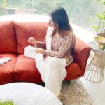 Shaalin Zoya Instagram – You have no idea how much I love wearing simple cotton churidar for a regular basis. In a world full of crop tops, here I’m. Am I unfit for this generation? Will they approve me? Panampilly Nagar