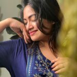 Shaalin Zoya Instagram – My heart just melts whenever I listen to this beautiful song❤️ 
📸 @amaalsaira3