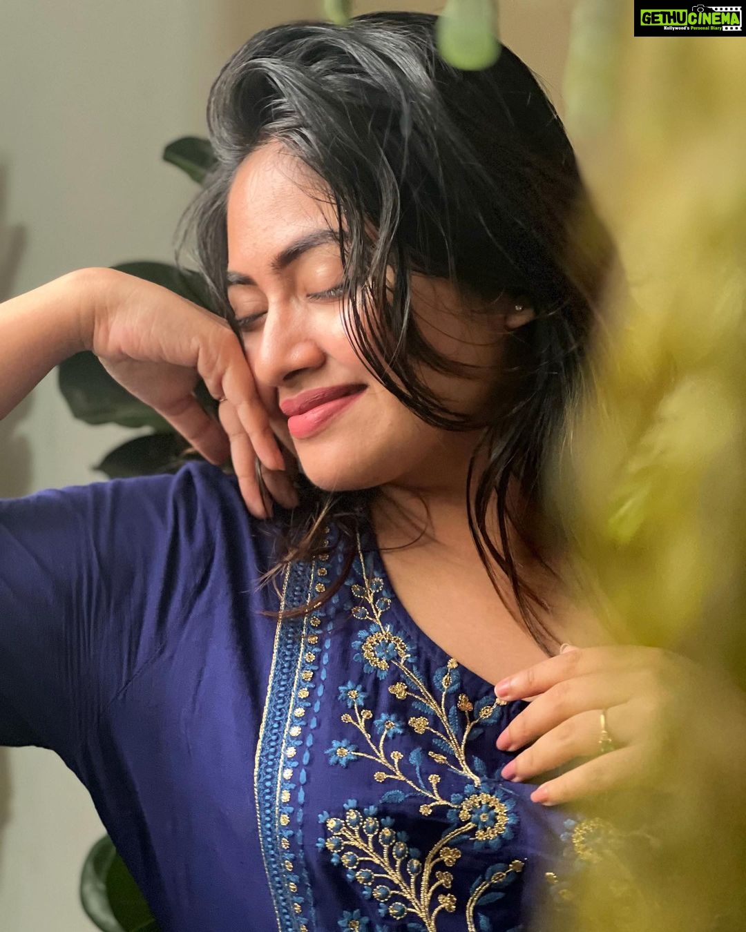Shaalin Zoya Instagram - My heart just melts whenever I listen to this beautiful song❤️ 📸 @amaalsaira3