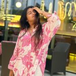 Shaalin Zoya Instagram - This is my favourite song. There is such magic in this song can’t be ignored ever. Also, wearing my mom’s dress as usual 🥰 FIVE Jumeirah Village