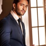 Shaheer Sheikh Instagram – Dev Dixit vibes.. 

Photographer 📸: @amitkhannaphotography 
Make-up: @dhruvalmakeupartist
Hair: @sachinwakhare_
Cinematographer 🎥: @redboxfilmers
Managed by: @nishi7mishra 
#shaheersheikh