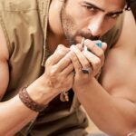 Shaheer Sheikh Instagram – #BTS #kaloli 

Disclaimer: Smoking is harmful to health. The character shown in this video do not support the use of any type of tobacco products or their promotion in any manner.
Photographer 📸: @amitkhannaphotography 
Make-up: @dhruvalmakeupartist
Hair: @sachinwakhare_
Cinematographer 🎥: @redboxfilmers 
Managed by: @nishi7mishra #shaheersheikh