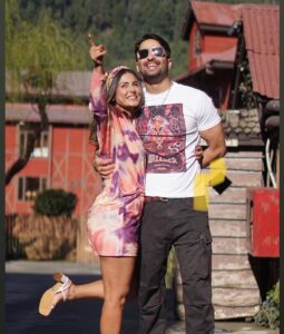 Shaheer Sheikh Instagram - So many memories and memorable songs later, love that with you it’s always ‘honesty’ over ‘niceness’ 🤓😂
To always keeping it real… happy birthday! 
Wishing you the best of everything life has to offer… today and everyday! 
@realhinakhan