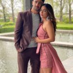 Shaheer Sheikh Instagram – So many memories and memorable songs later, love that with you it’s always ‘honesty’ over ‘niceness’ 🤓😂
To always keeping it real… happy birthday! 
Wishing you the best of everything life has to offer… today and everyday! 
@realhinakhan