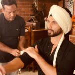 Shahid Kapoor Instagram – Dad always says ghar pe Shaadi hogi to pag paega na