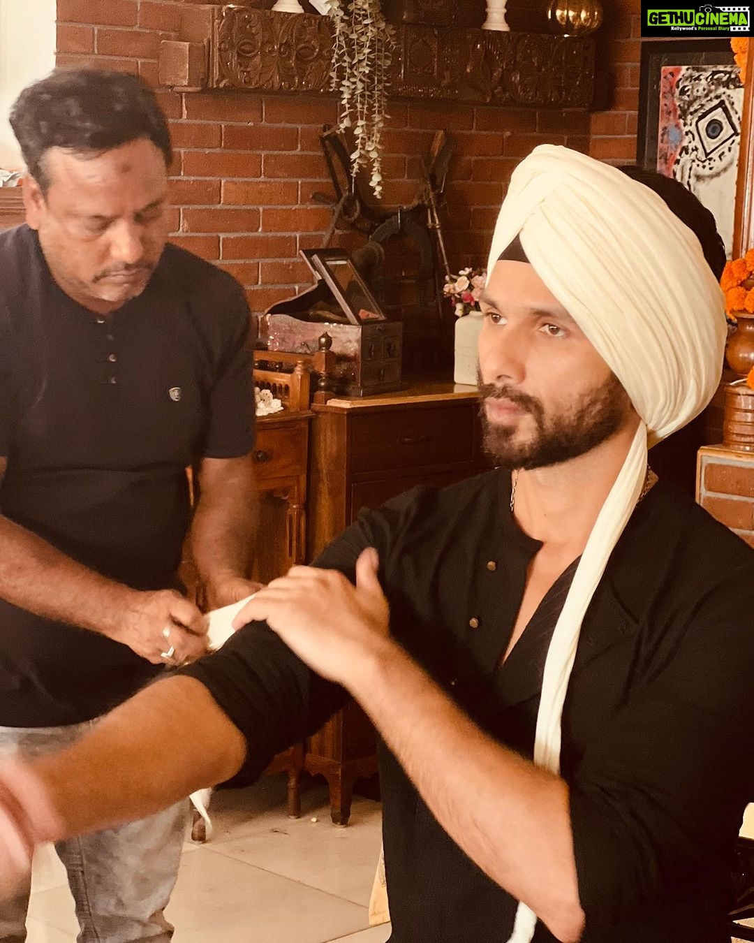 Shahid Kapoor Instagram - Dad always says ghar pe Shaadi hogi to pag paega na