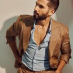 Shahid Kapoor Instagram – Hi there 🤎